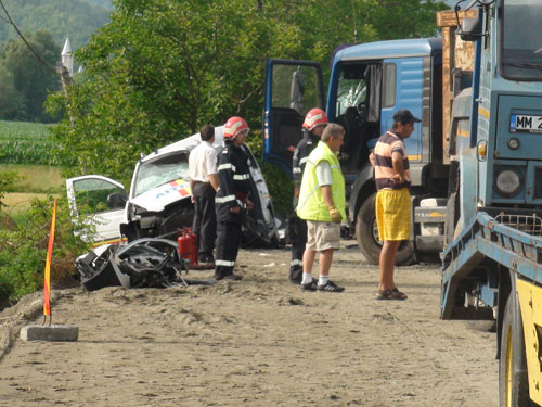 Foto: accident mortal Buciumi - politisti mascati (c) eMaramures.ro 